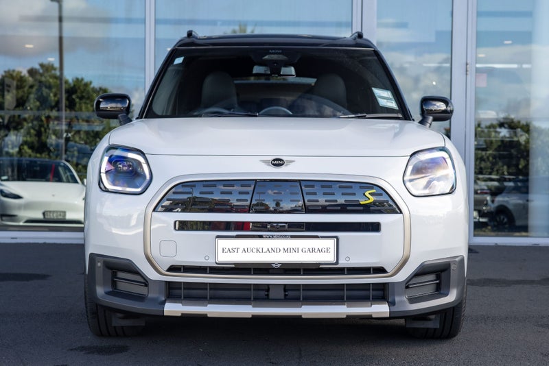 2026 MINI Countryman SE ALL4 Full electric Favo... image 2