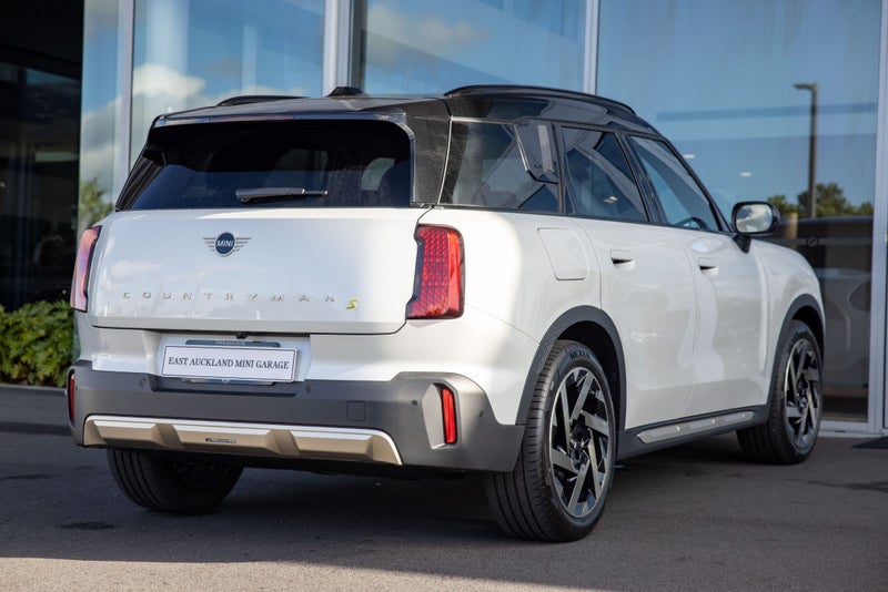 2026 MINI Countryman SE ALL4 Full electric Favo... image 5
