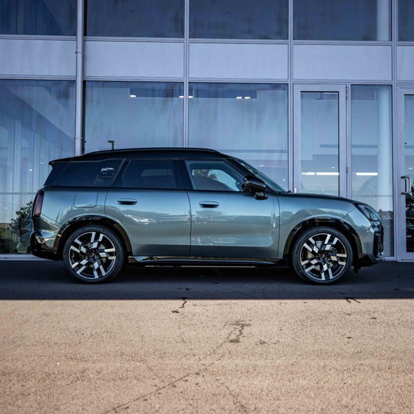 2026 MINI Countryman SE ALL4 Full electric JCW... image 3
