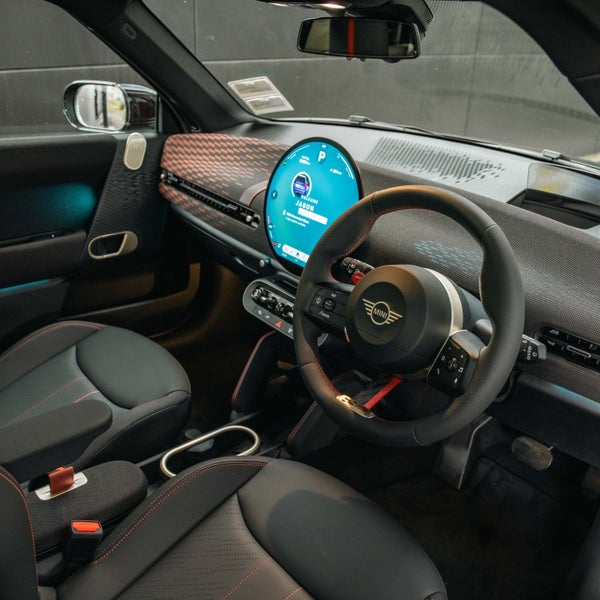 2026 MINI Electric Hatch SE JCW E Favoured image 3