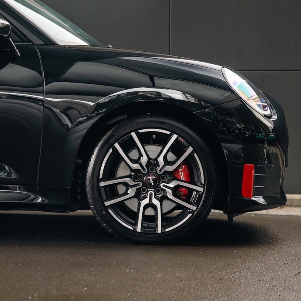 2026 MINI Electric Hatch SE JCW E Favoured image 5