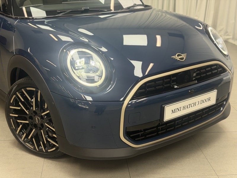 2026 MINI Hatch Cooper C 3Door Favoured image 3