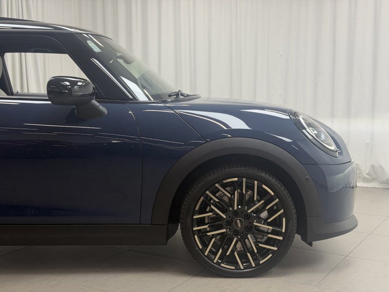 2026 MINI Hatch Cooper C 3Door Favoured image 4