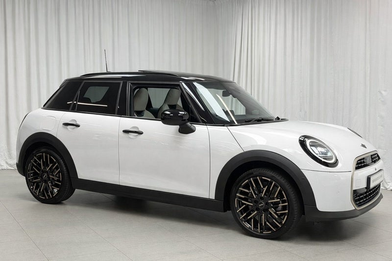 2026 MINI Hatch Cooper C 5 Door Favoured image 4