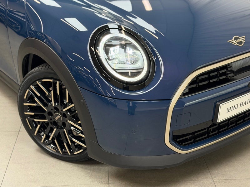 2026 MINI Hatch Cooper C 5Door Favoured image 3