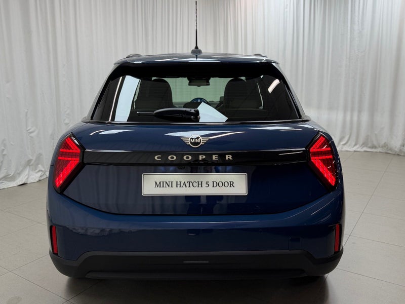 2026 MINI Hatch Cooper C 5Door Favoured image 4