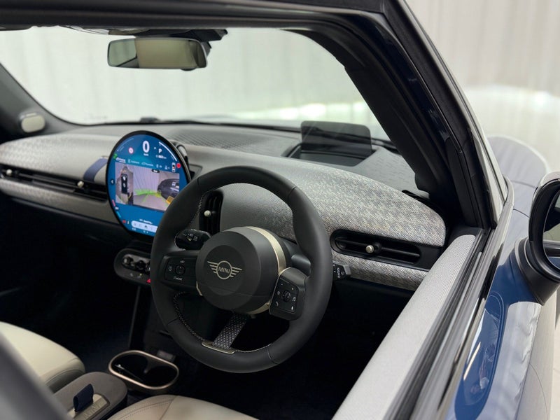 2026 MINI Hatch Cooper C 5Door Favoured image 5