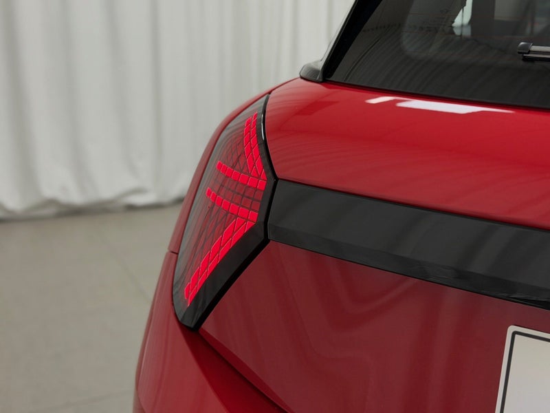 2026 MINI Hatch Cooper E 3Door Classic image 5