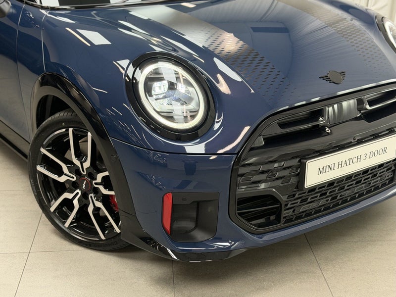 2026 MINI JCW JCW Cooper 3Door Favoured image 2