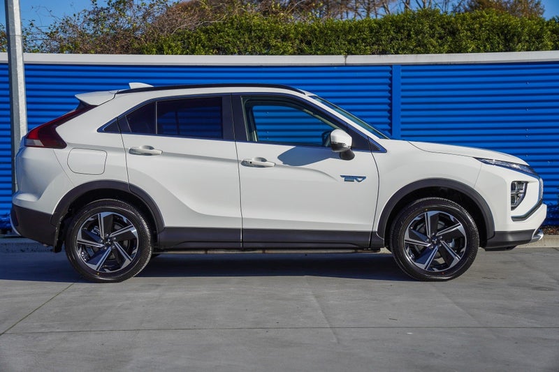 2026 Mitsubishi Eclipse Cross PHEV VRX 4WD image 2