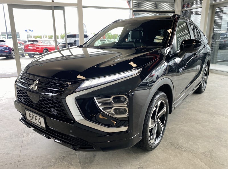 2026 Mitsubishi Eclipse Cross PHEV VRX 4WD image 3