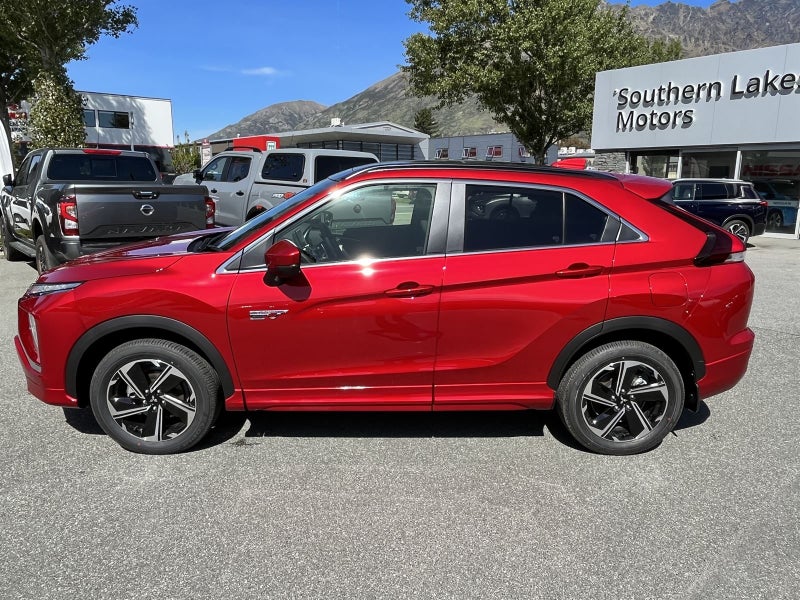 2026 Mitsubishi Eclipse Cross PHEV VRX 4WD image 3