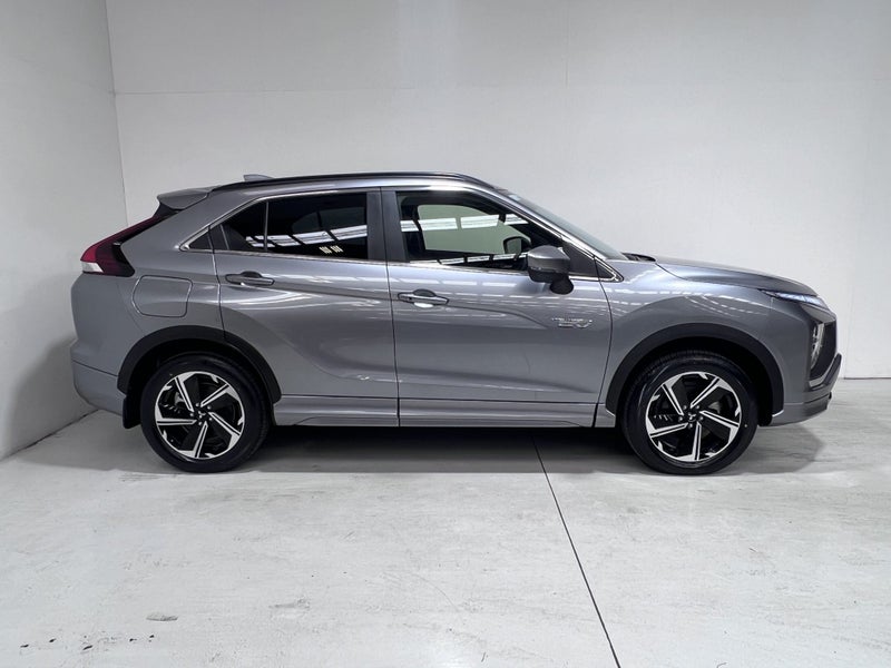 2026 Mitsubishi Eclipse Cross PHEV VRX 4WD (S-AWC) image 3