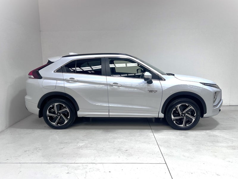 2026 Mitsubishi Eclipse Cross PHEV VRX 4WD (S-AWC) image 3