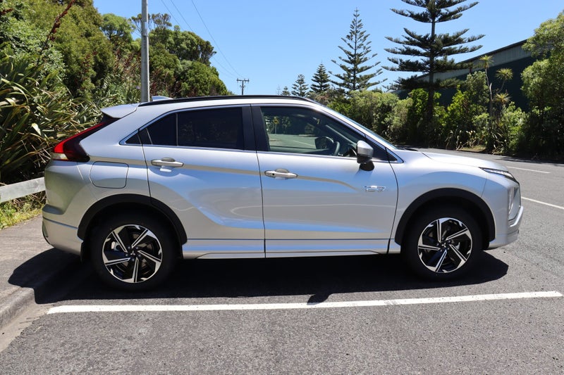 2026 Mitsubishi Eclipse Cross PHEV VRX image 3