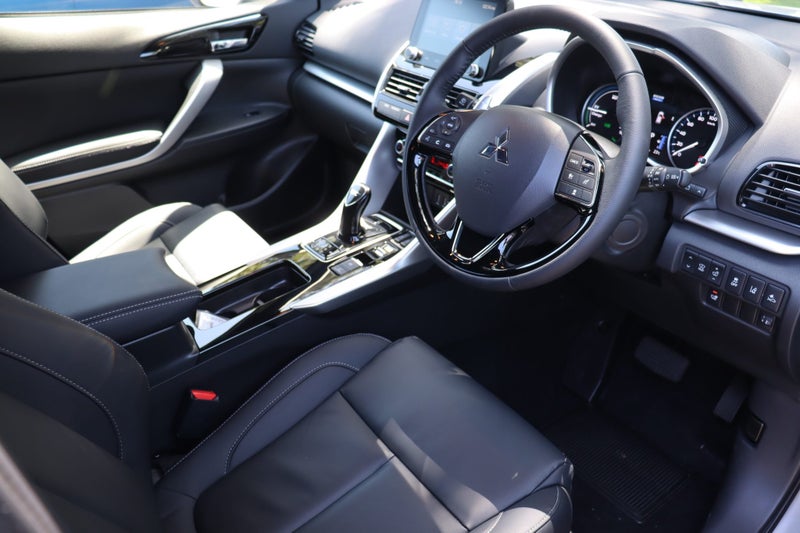 2026 Mitsubishi Eclipse Cross PHEV VRX image 5