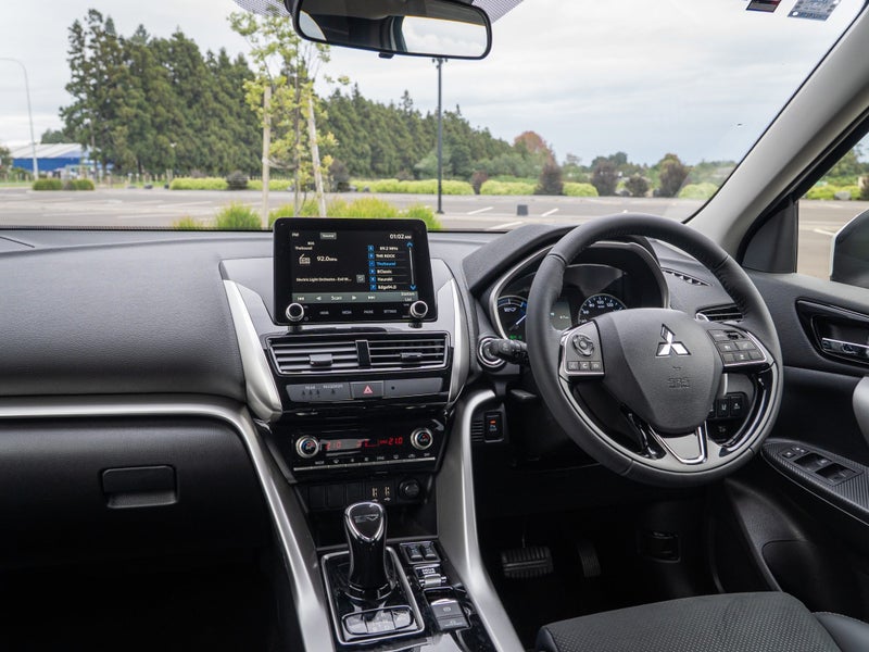 2026 Mitsubishi Eclipse Cross PHEV XLS 2.4 4WD... image 2