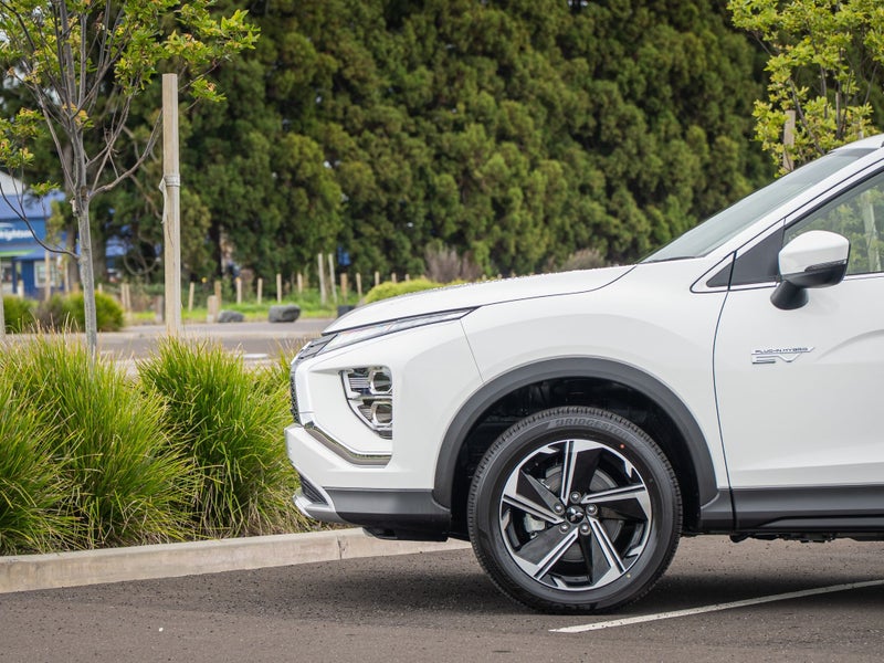 2026 Mitsubishi Eclipse Cross PHEV XLS 2.4 4WD... image 5