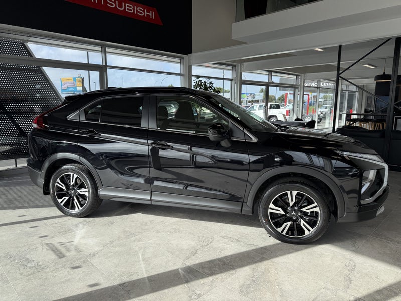 2026 Mitsubishi Eclipse Cross PHEV XLS 4WD image 2