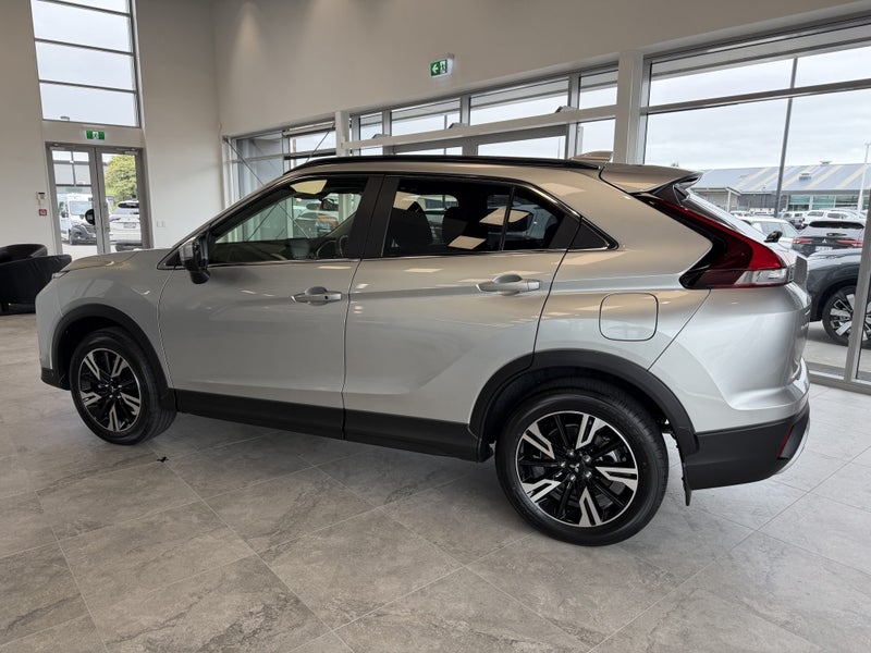 2026 Mitsubishi Eclipse Cross PHEV XLS 4WD image 4