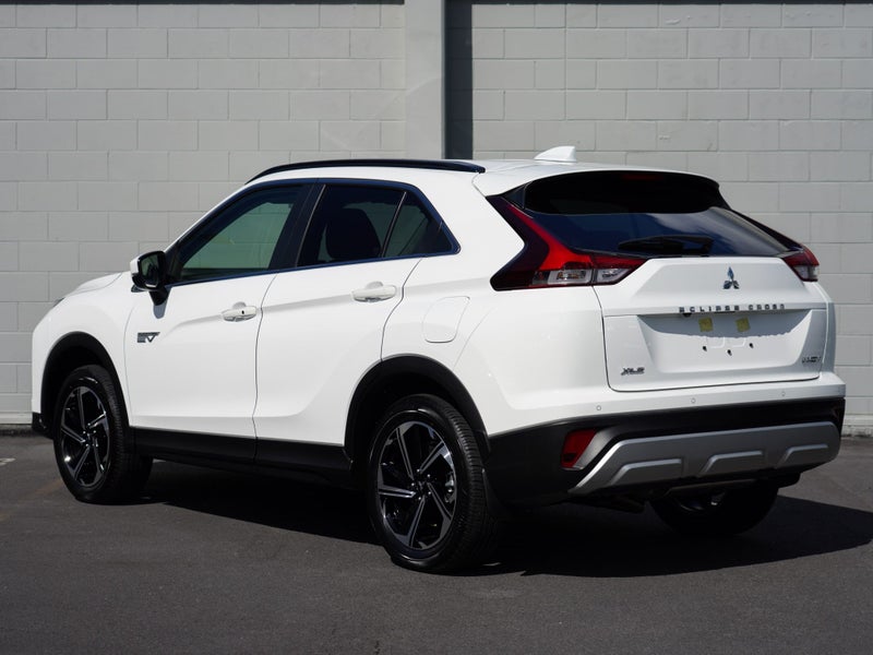 2026 Mitsubishi Eclipse Cross PHEV XLS 4WD image 2