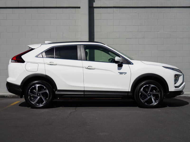 2026 Mitsubishi Eclipse Cross PHEV XLS 4WD image 3