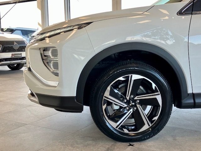 2026 Mitsubishi Eclipse Cross PHEV XLS 4WD image 4