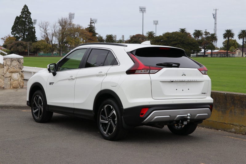 2026 Mitsubishi Eclipse Cross PHEV XLS 4WD (S-AWC) image 2