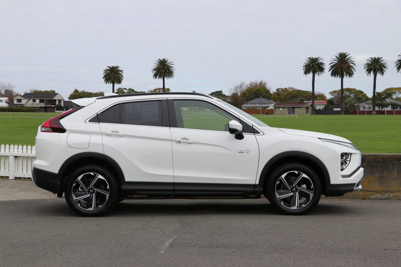 2026 Mitsubishi Eclipse Cross PHEV XLS 4WD (S-AWC) image 3