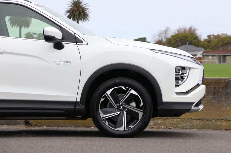 2026 Mitsubishi Eclipse Cross PHEV XLS 4WD (S-AWC) image 4