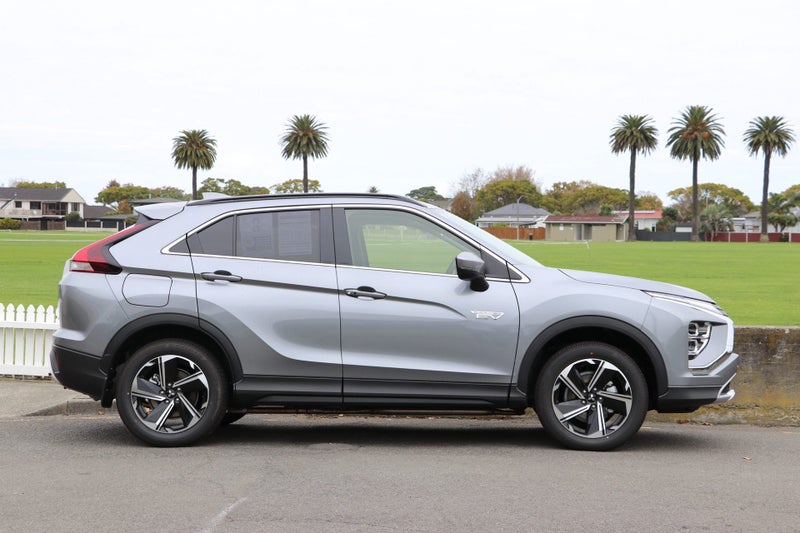 2026 Mitsubishi Eclipse Cross PHEV XLS 4WD (S-AWC) image 3