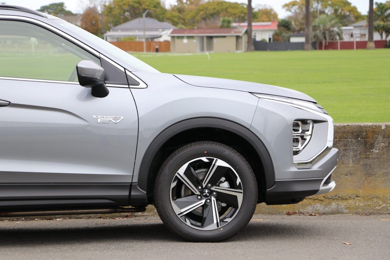 2026 Mitsubishi Eclipse Cross PHEV XLS 4WD (S-AWC) image 5