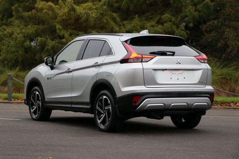 2026 Mitsubishi Eclipse Cross PHEV XLS 4WD (S-AWC) image 2