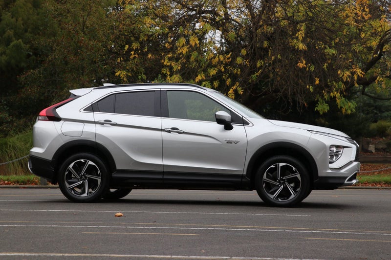 2026 Mitsubishi Eclipse Cross PHEV XLS 4WD (S-AWC) image 3
