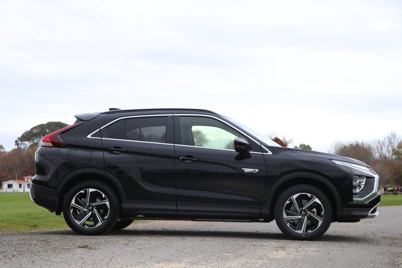 2026 Mitsubishi Eclipse Cross PHEV XLS 4WD (S-AWC) image 3