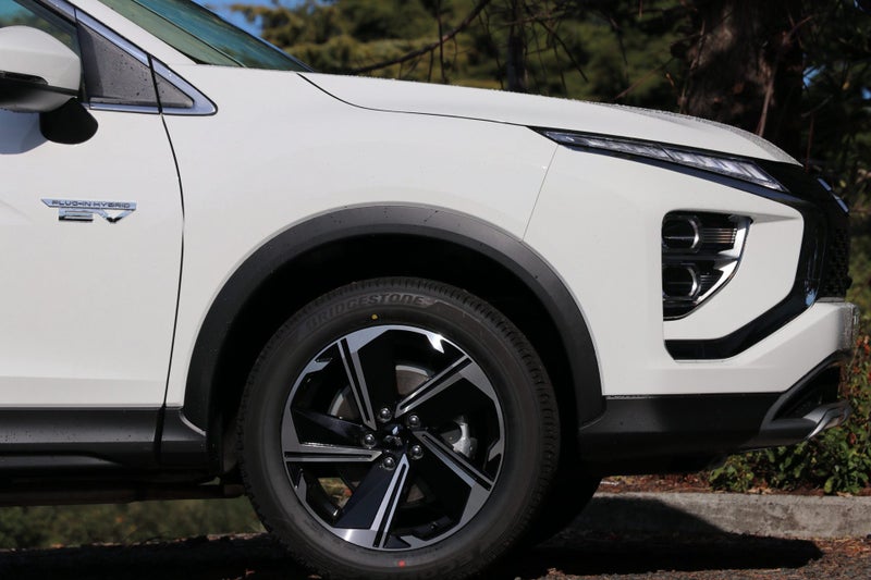 2026 Mitsubishi Eclipse Cross PHEV XLS 4WD (S-AWC) image 4