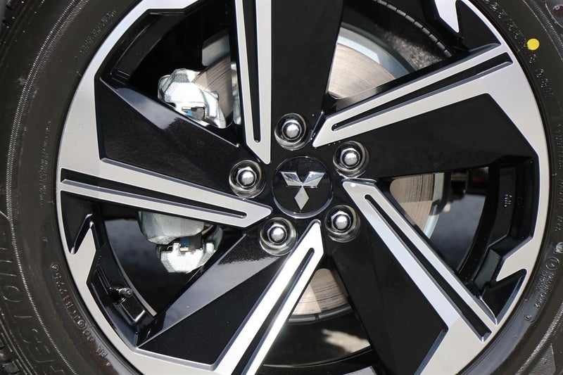 2026 Mitsubishi Eclipse Cross XLS PHEV/4WD/AT image 3