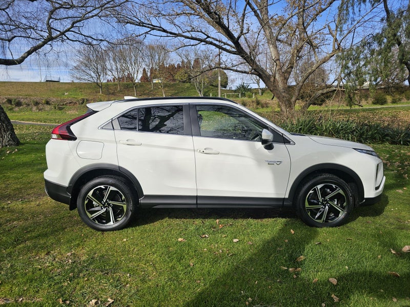 2026 Mitsubishi Eclipse Cross XLS PHEV/4WD/AT image 2