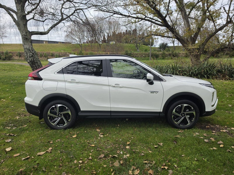 2026 Mitsubishi Eclipse Cross XLS PHEV/4WD/AT image 2