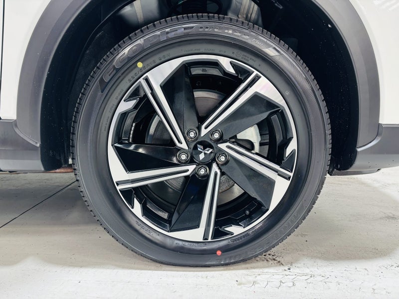 2026 Mitsubishi Eclipse Cross XLS PHEV 4WD AUTO image 3