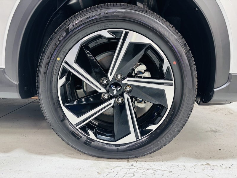 2026 Mitsubishi Eclipse Cross XLS PHEV 4WD AUTO... image 3