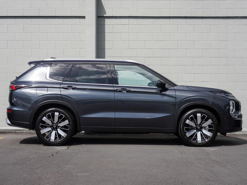 2026 Mitsubishi Outlander 2.5 Exceed 4x4 auto image 3