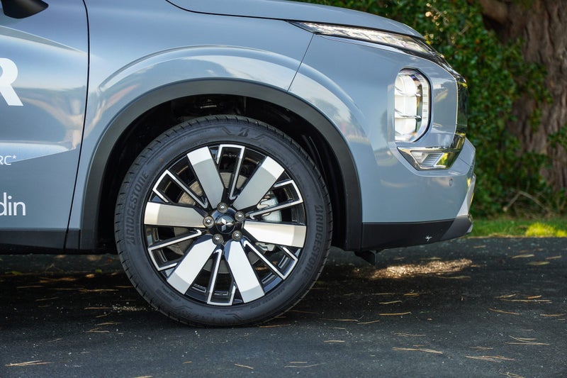 2026 Mitsubishi Outlander 2.5 XLS 4x4 auto image 5