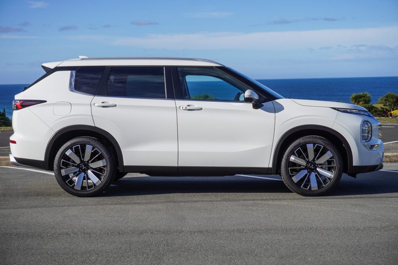2026 Mitsubishi Outlander 2.5 XLS 4x4 auto image 2