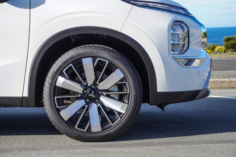 2026 Mitsubishi Outlander 2.5 XLS 4x4 auto image 5