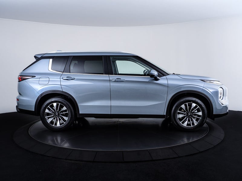 2026 Mitsubishi Outlander 2.5P LS 2WD CVT image 2