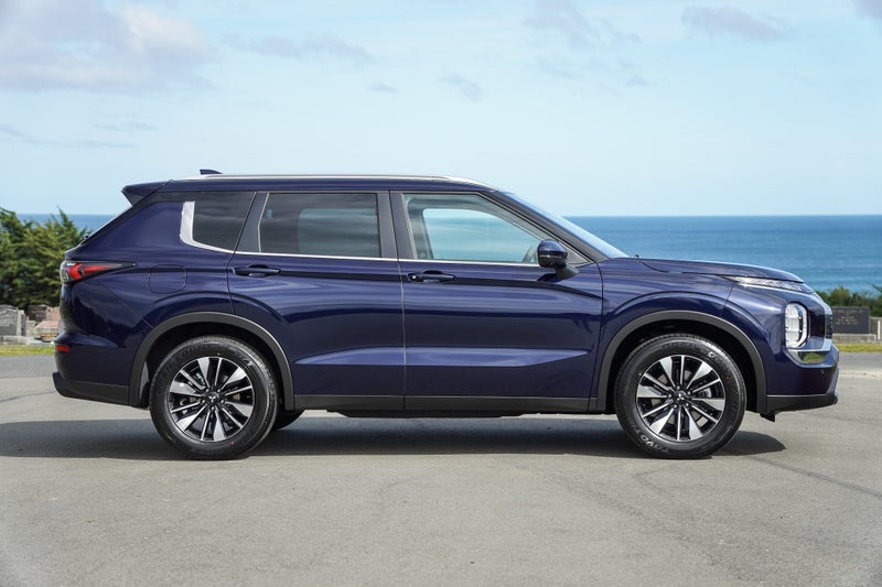 2026 Mitsubishi Outlander 2.5P LS 4WD auto image 2