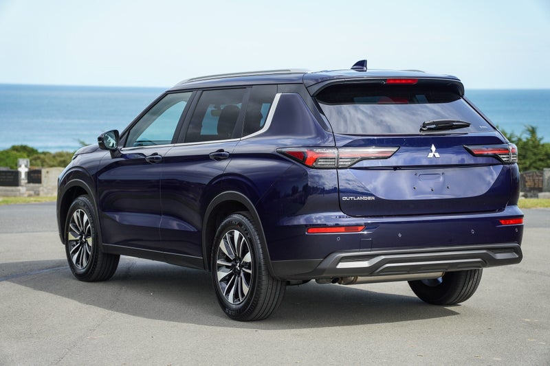 2026 Mitsubishi Outlander 2.5P LS 4WD auto image 3