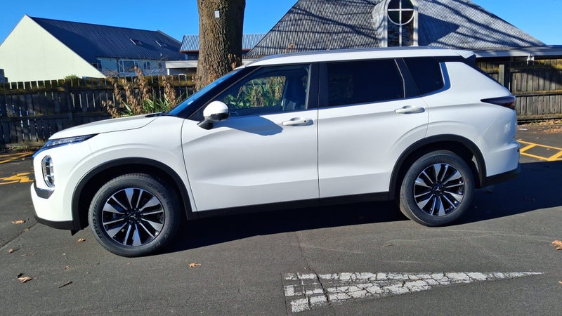 2026 Mitsubishi Outlander 2.5P LS 4WD CVT image 4