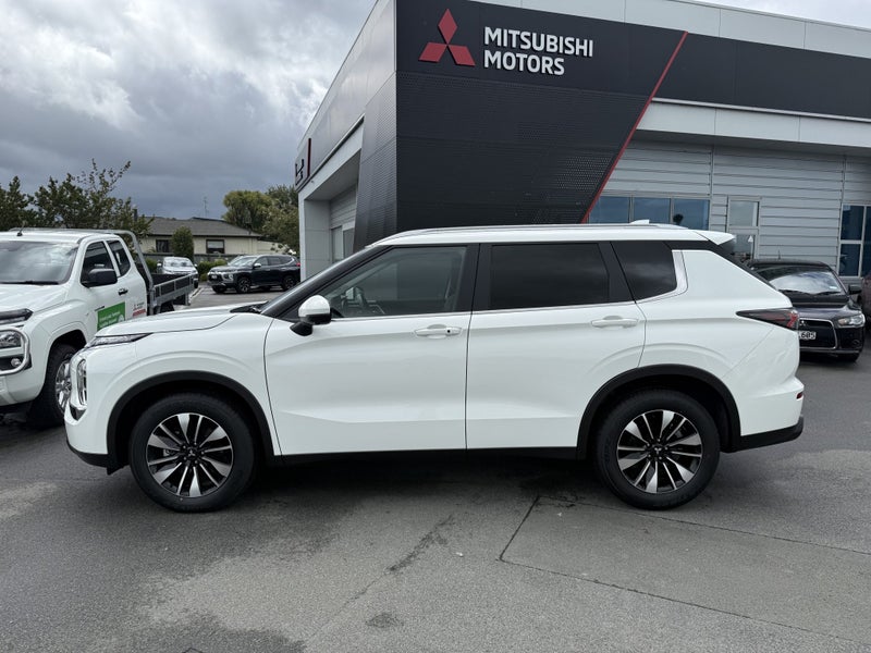 2026 Mitsubishi Outlander 2.5P LS 4WD CVT image 2